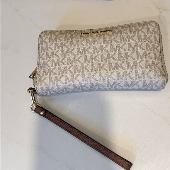 Michael Kors Tan Crossbody Bag with wristlet full size wallet - Picture 7 of 7